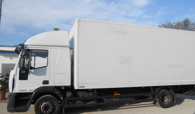 iveco eurocargo 120e25E5 furgone con sponda pieno